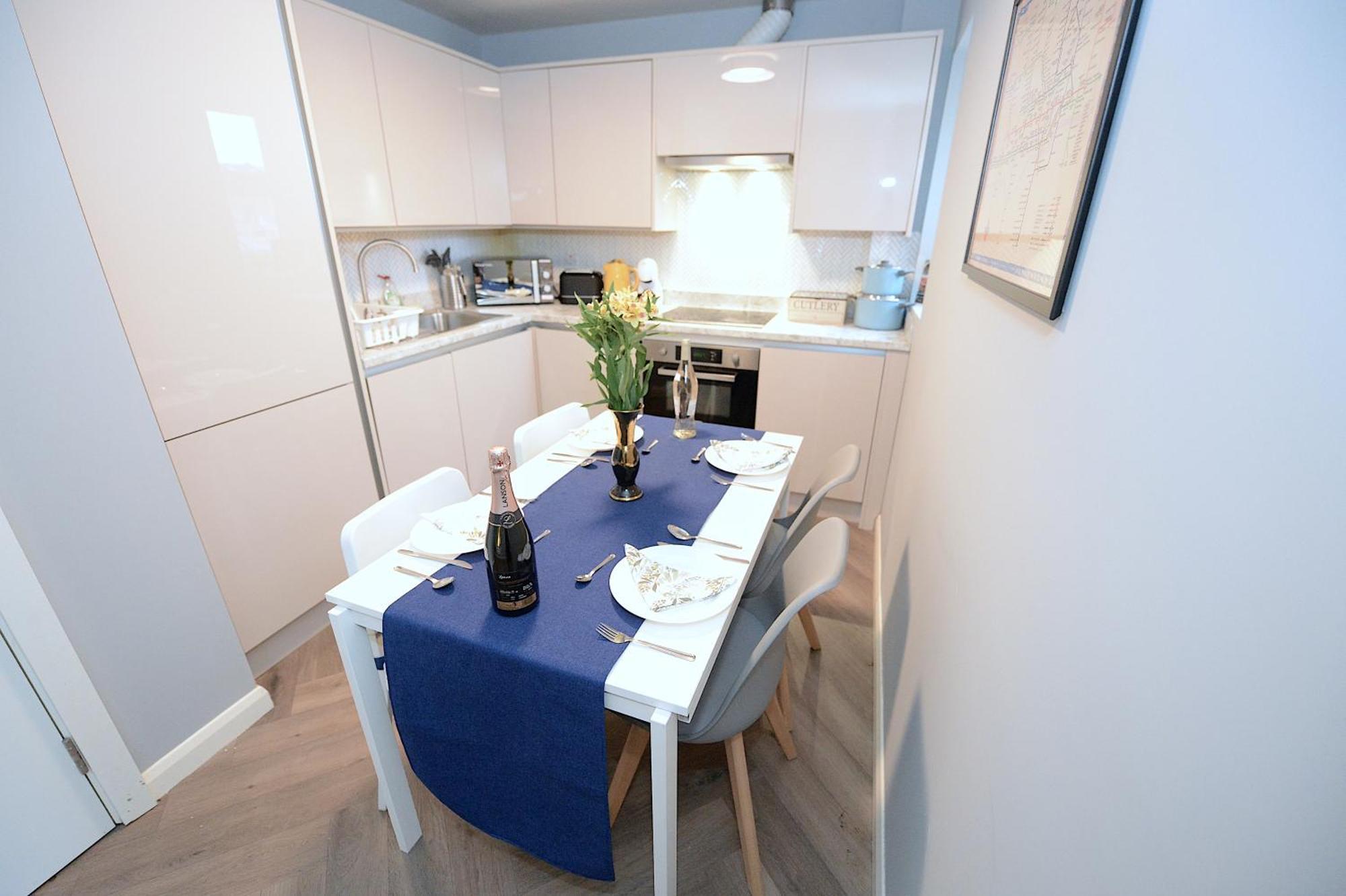 2 Bed Terraced Flat Piccadilly Line Apartment Лондон Екстериор снимка