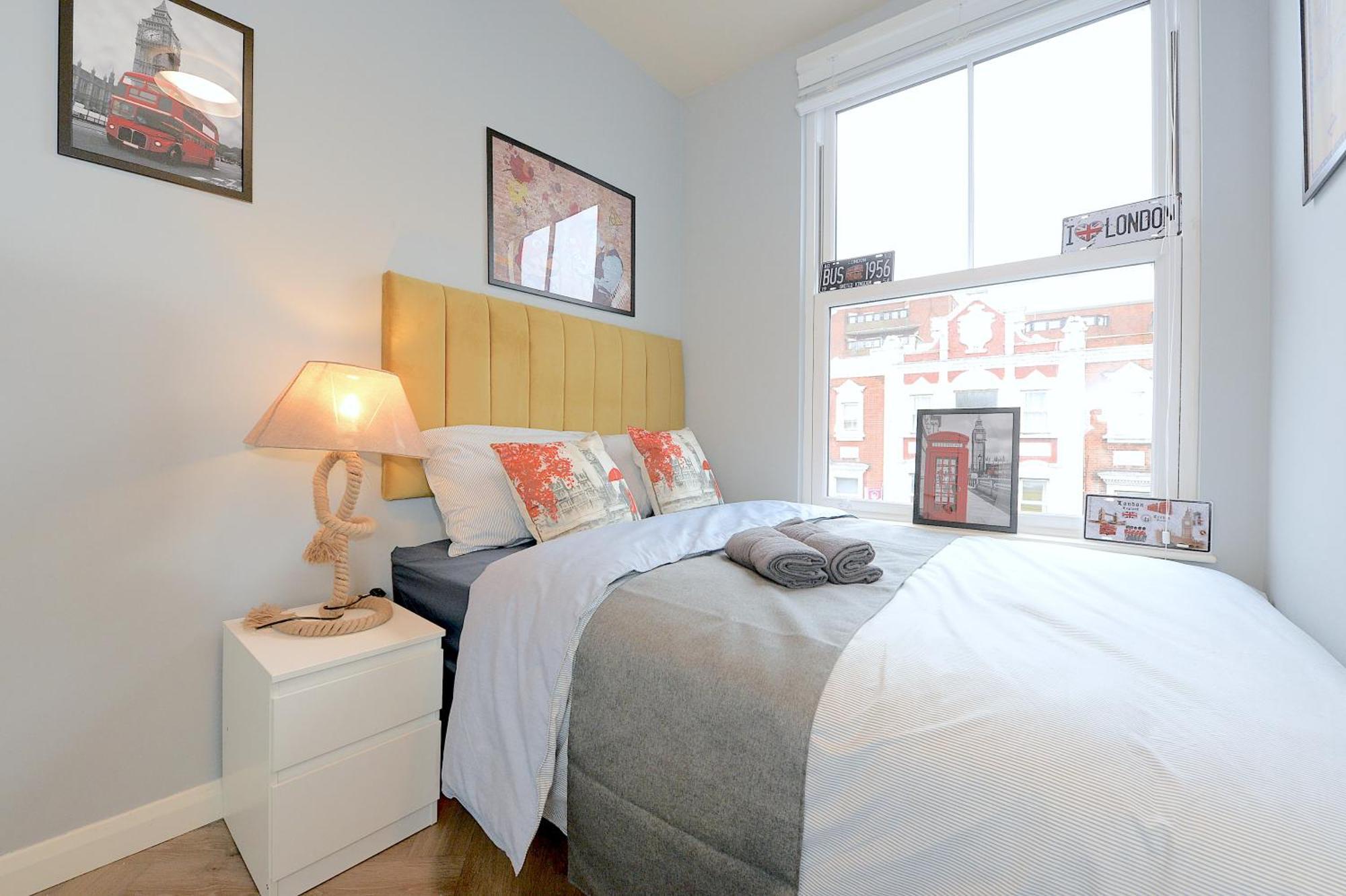 2 Bed Terraced Flat Piccadilly Line Apartment Лондон Екстериор снимка