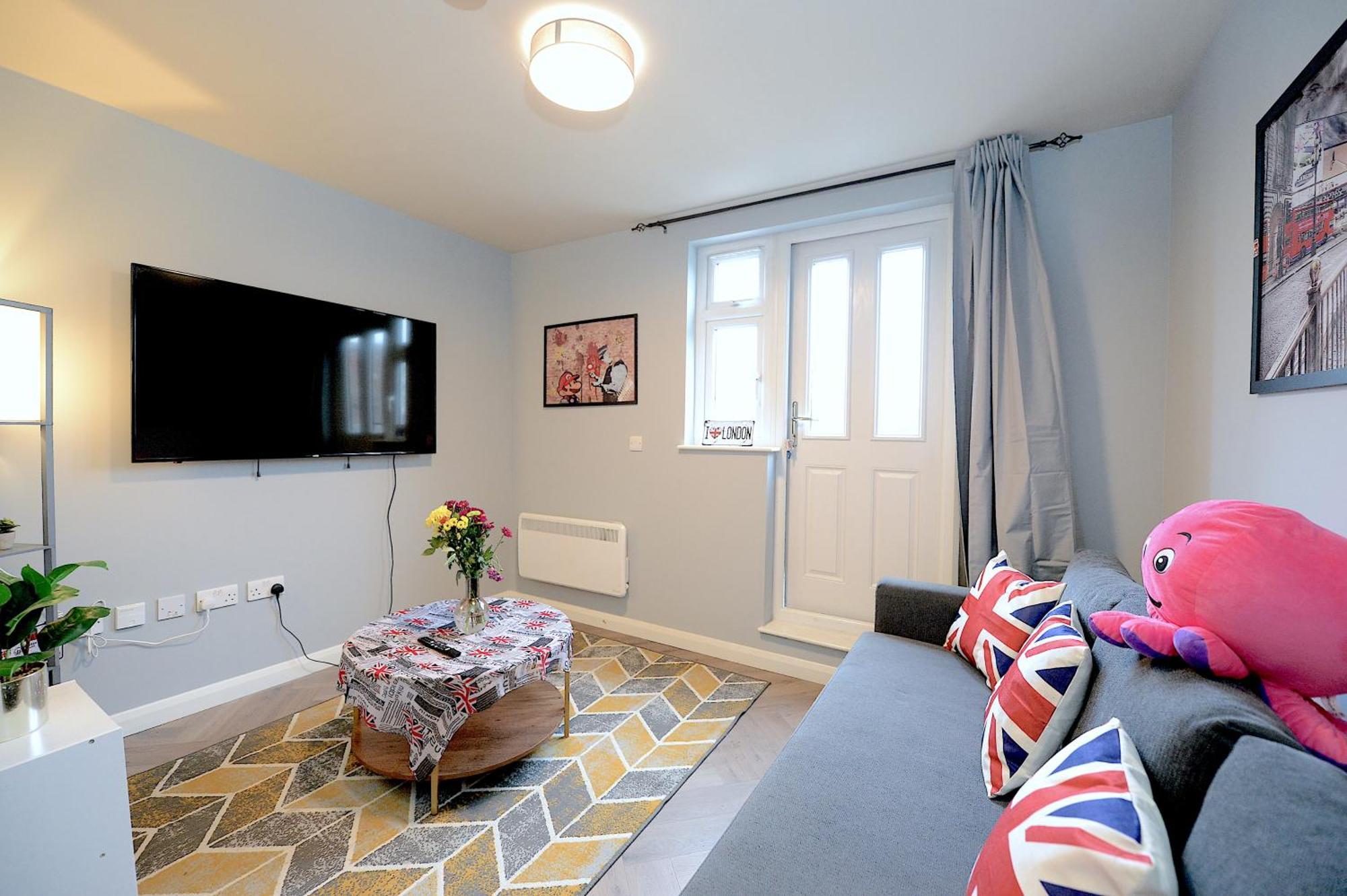 2 Bed Terraced Flat Piccadilly Line Apartment Лондон Екстериор снимка