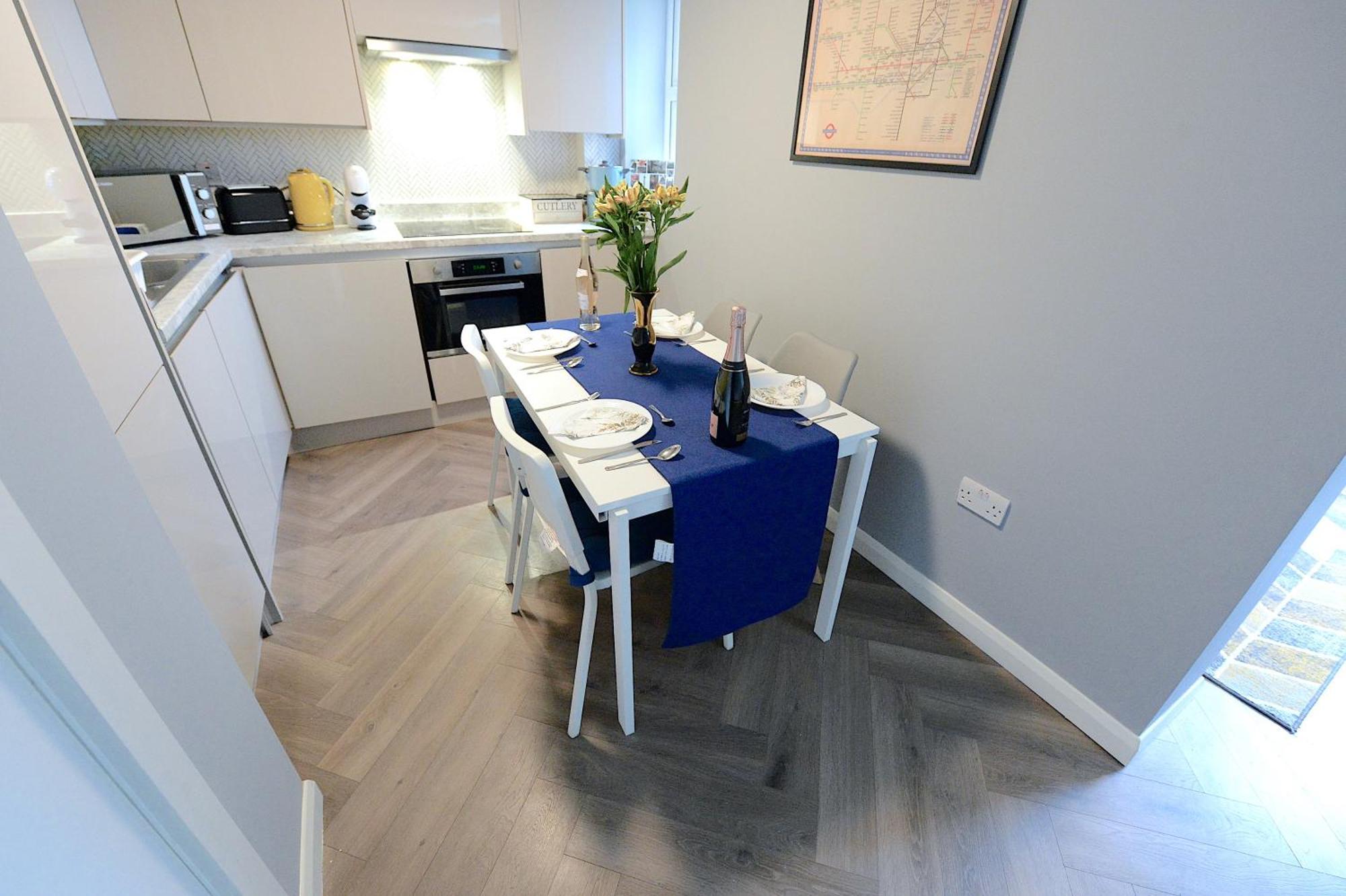 2 Bed Terraced Flat Piccadilly Line Apartment Лондон Екстериор снимка