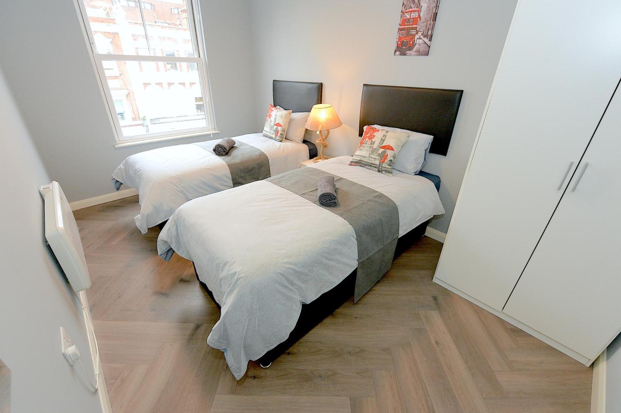 2 Bed Terraced Flat Piccadilly Line Apartment Лондон Екстериор снимка