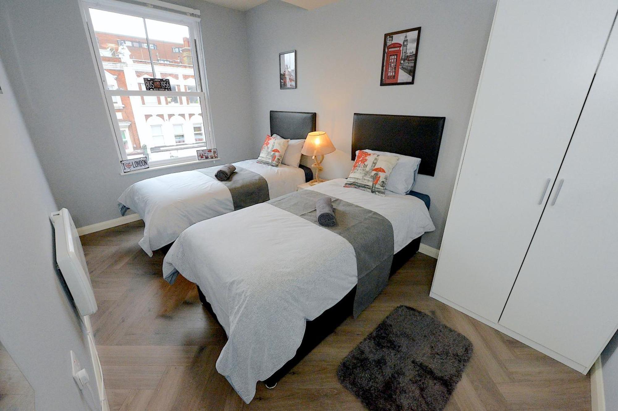 2 Bed Terraced Flat Piccadilly Line Apartment Лондон Екстериор снимка