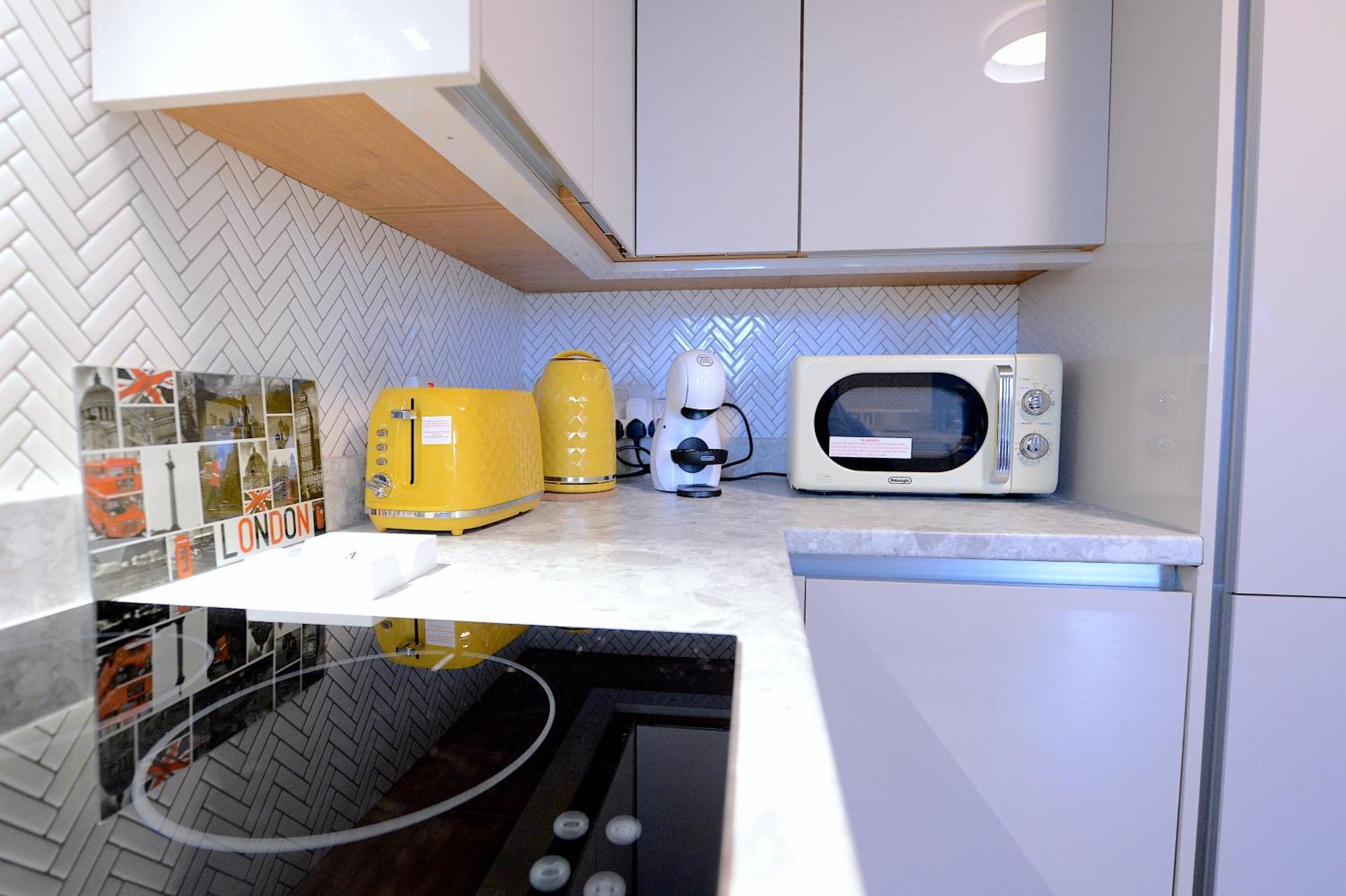2 Bed Terraced Flat Piccadilly Line Apartment Лондон Екстериор снимка
